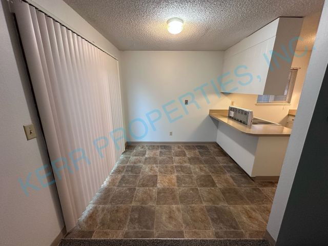 Building Photo - FREE RENT! Charming 2-Bedroom Duplex Retreat on SE Steele St, Portland – Cozy Comfort Awaits!