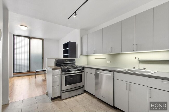 Foto del edificio - Modern South Harlem 2BR with Private Courtyard