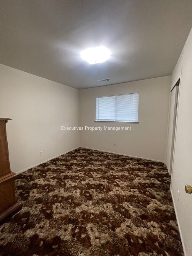 Foto del edificio - 7126 Louise Ave