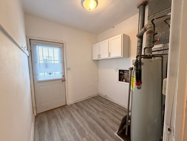 Building Photo - N 14th St Triplex