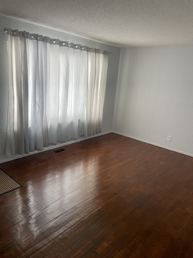 Foto del edificio - 6236 Natchez Dr