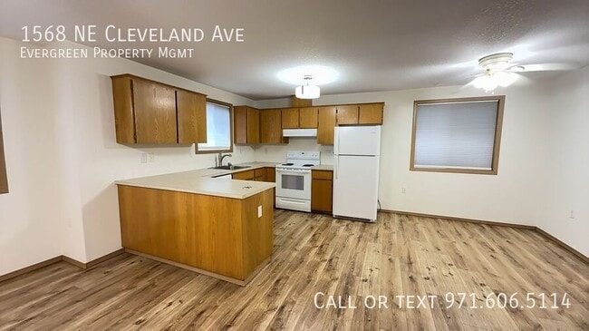 Foto del edificio - 1568 NE Cleveland Ave