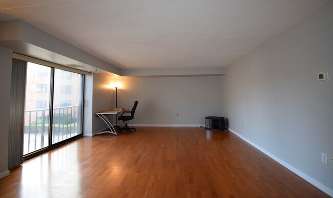Foto del edificio - 1243 Beacon St