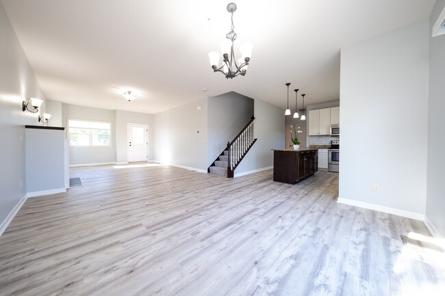 Building Photo - 2638 Vierling Dr E