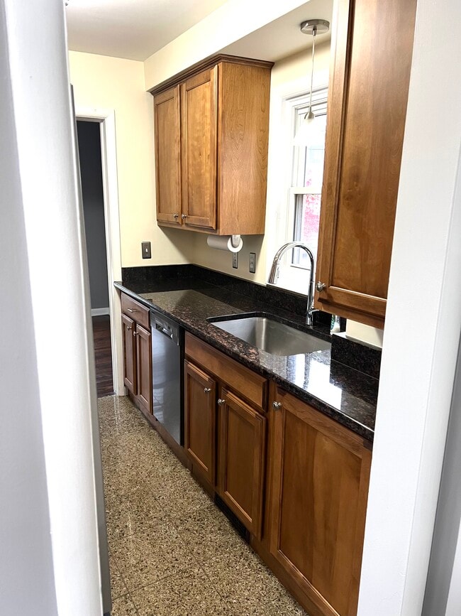 Foto del edificio - 556 Bloomfield Ct