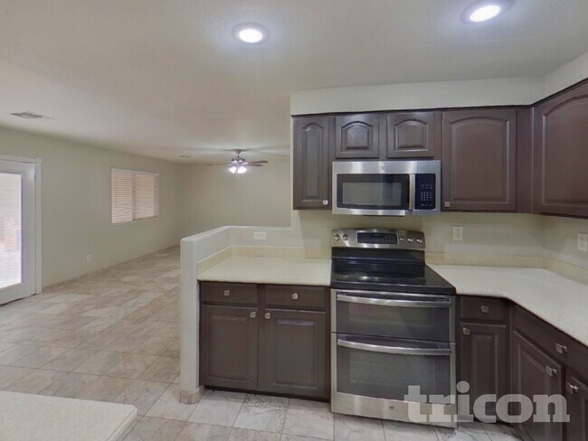 Foto del edificio - 42028 W Sunland Dr