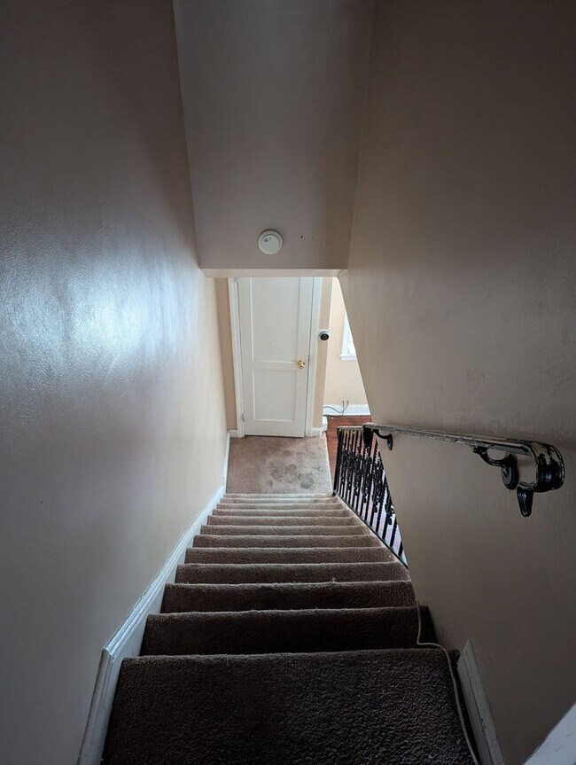 Foto del edificio - Spacious 3BR Home in Overbrook Park – Front Yard, Modern Kitchen, Washer and Dryer & Basement