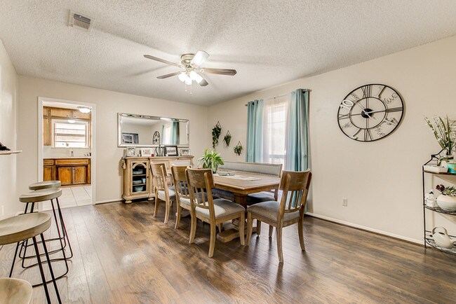 Building Photo - 4505 Cinnamon Hill Dr