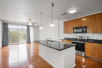 Building Photo - 711 Cosmopolitan Dr NE