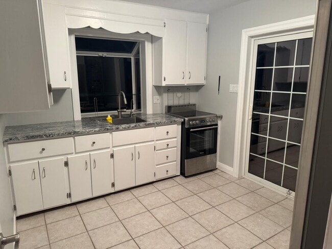 Building Photo - 378 Albert St