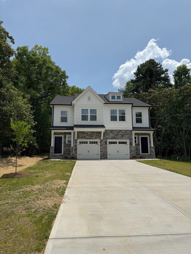 Foto principal - 3415 West Blvd