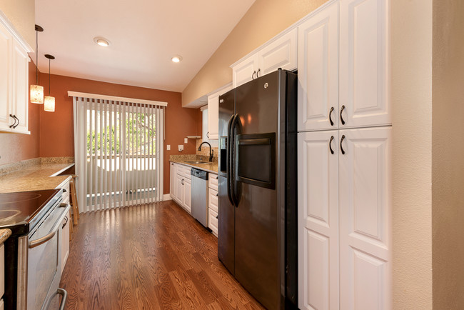 Kitchen - 5265 Box Canyon Ct