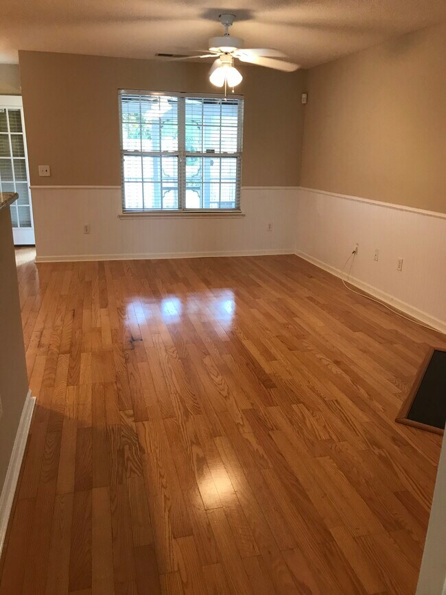 Foto del edificio - 9734 Elizabeth Townes Ln