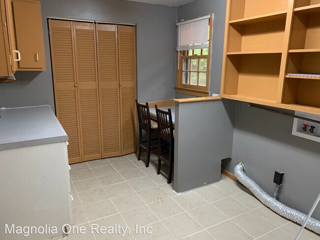 Building Photo - 3 br, 2 bath House - 6292 Lakeview Dr