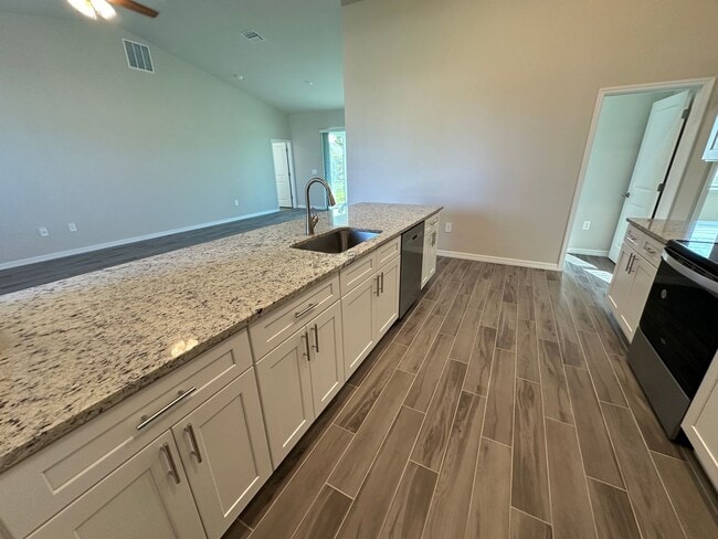 Building Photo - NW Cape Coral Home 4 Bedroom/ 2 Bath/ 3 Ca...