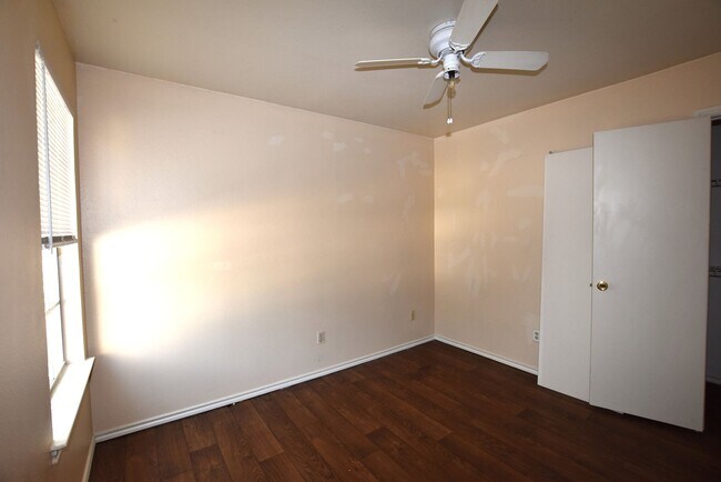 Foto del edificio - HP902 - 902-904 Sagewood Trail