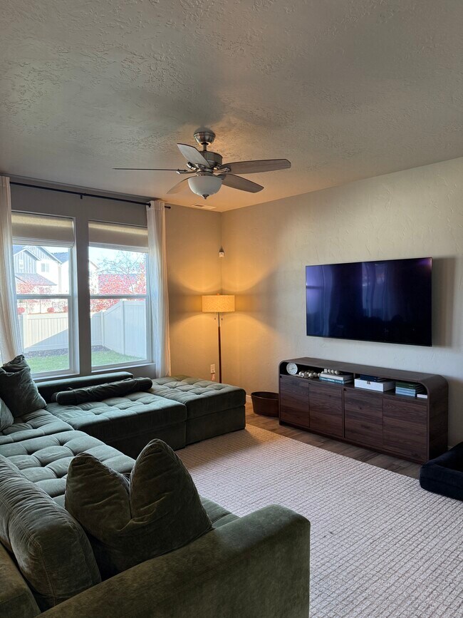 Foto del edificio - 336 S Calf Crk Ave