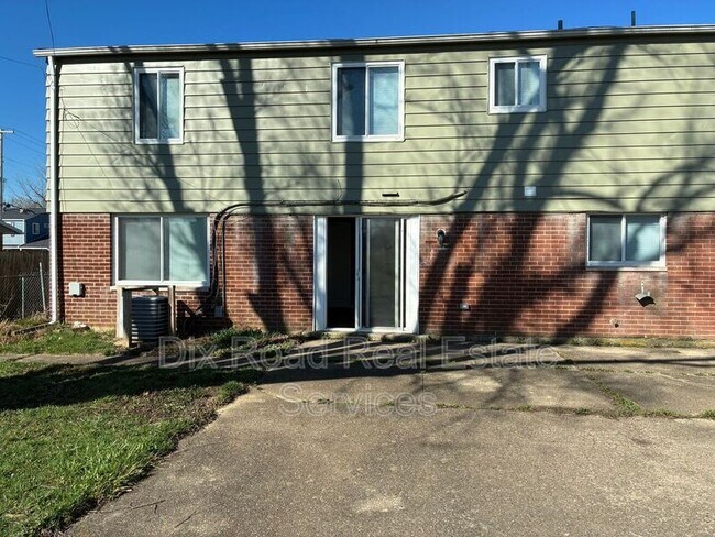 Foto del edificio - 7742 Harshmanville Rd