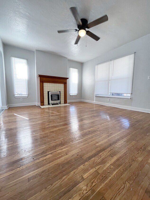 Primary Photo - 2121 9th Ave