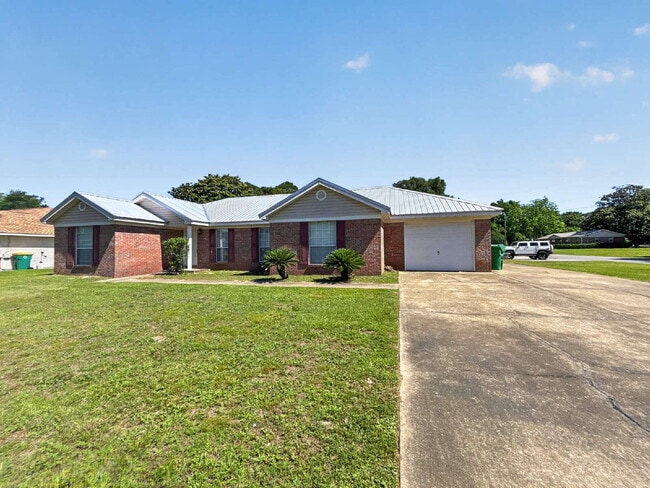 Building Photo - "Charming 3-Bedroom Oasis with 2 Baths in the Heart of Fort Walton Beach!"