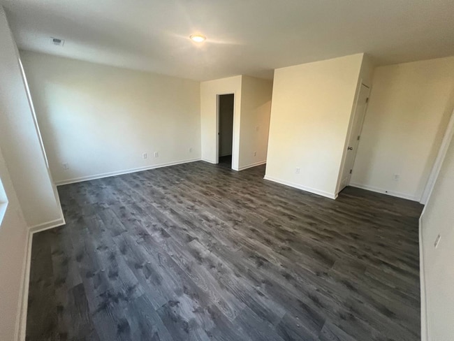 Photo - 1064 W Bank St House