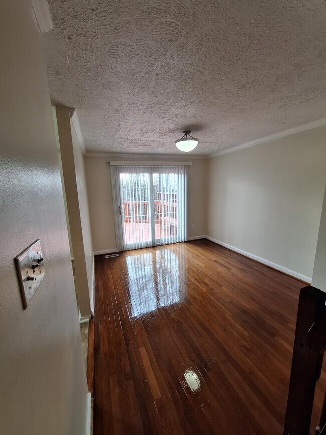 Foto del edificio - 4332 Thistlewood Terrace