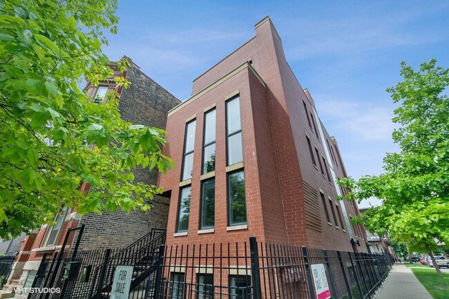 Photo - 1458 N Artesian Ave Apartment