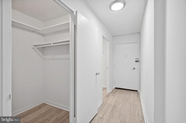 Building Photo - 224-30 W Rittenhouse Square