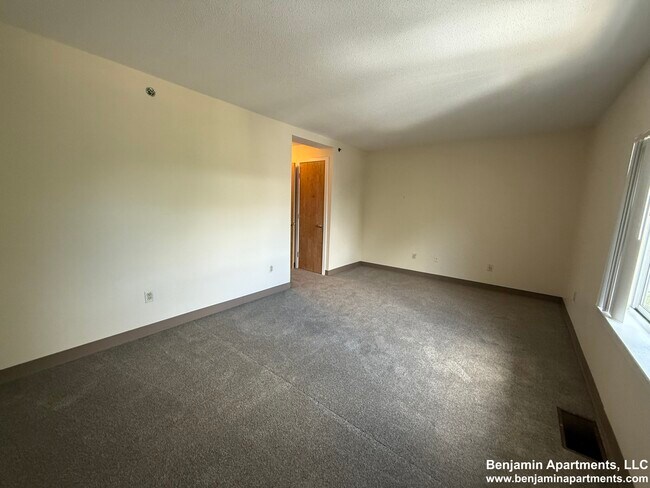 Foto del edificio - 148 North Beacon St