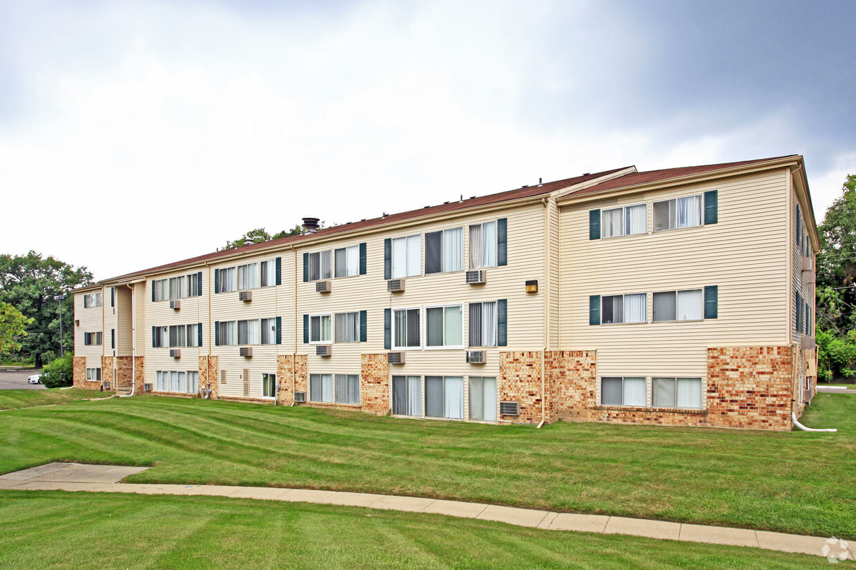 Primary Photo - Edgewood Park Apartments