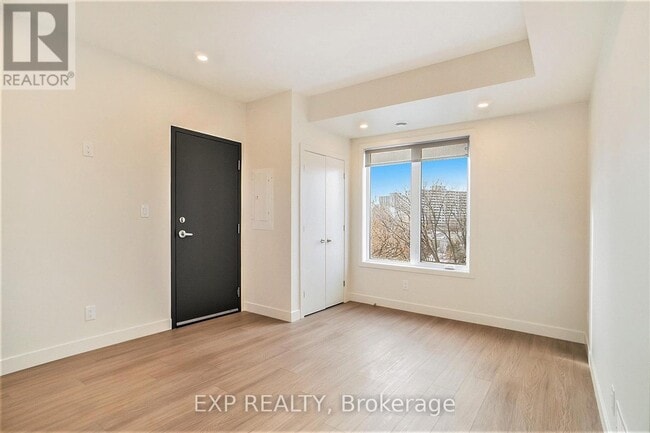 Building Photo - 158 Laval St