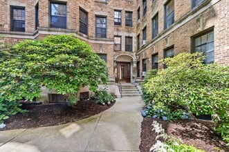 Building Photo - 118 Riverway