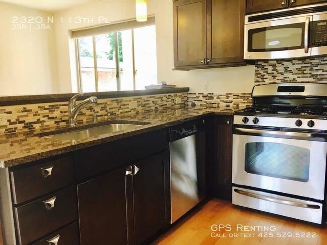 Building Photo - 3 bedroom in Seattle WA 98113