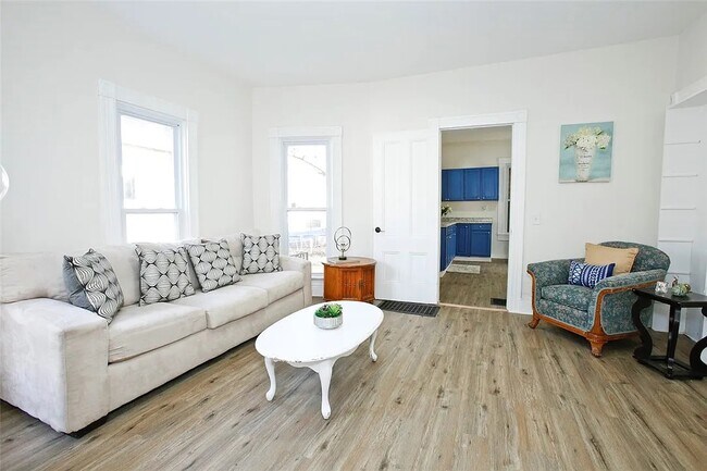 Foto del edificio - 629 Emerson St