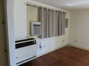 Building Photo - 221 N Fern Ave