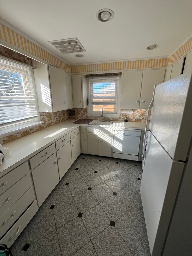 Cocina - 219 Mauran Ave