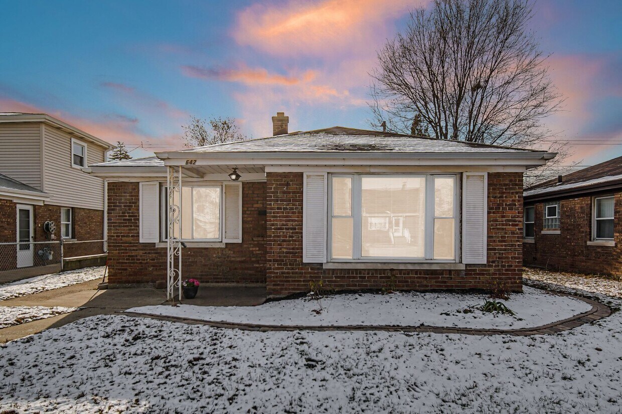 642 139th St, Hammond, IN 46327 House Rental in Hammond, IN