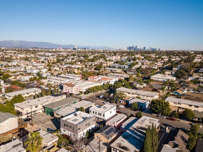 Building Photo - 1809 S Longwood Ave