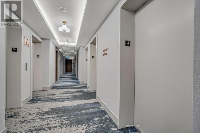 Building Photo - 30 Inn On The Pk Dr