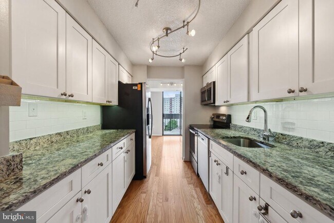 Foto del edificio - 5300 Holmes Run Pkwy
