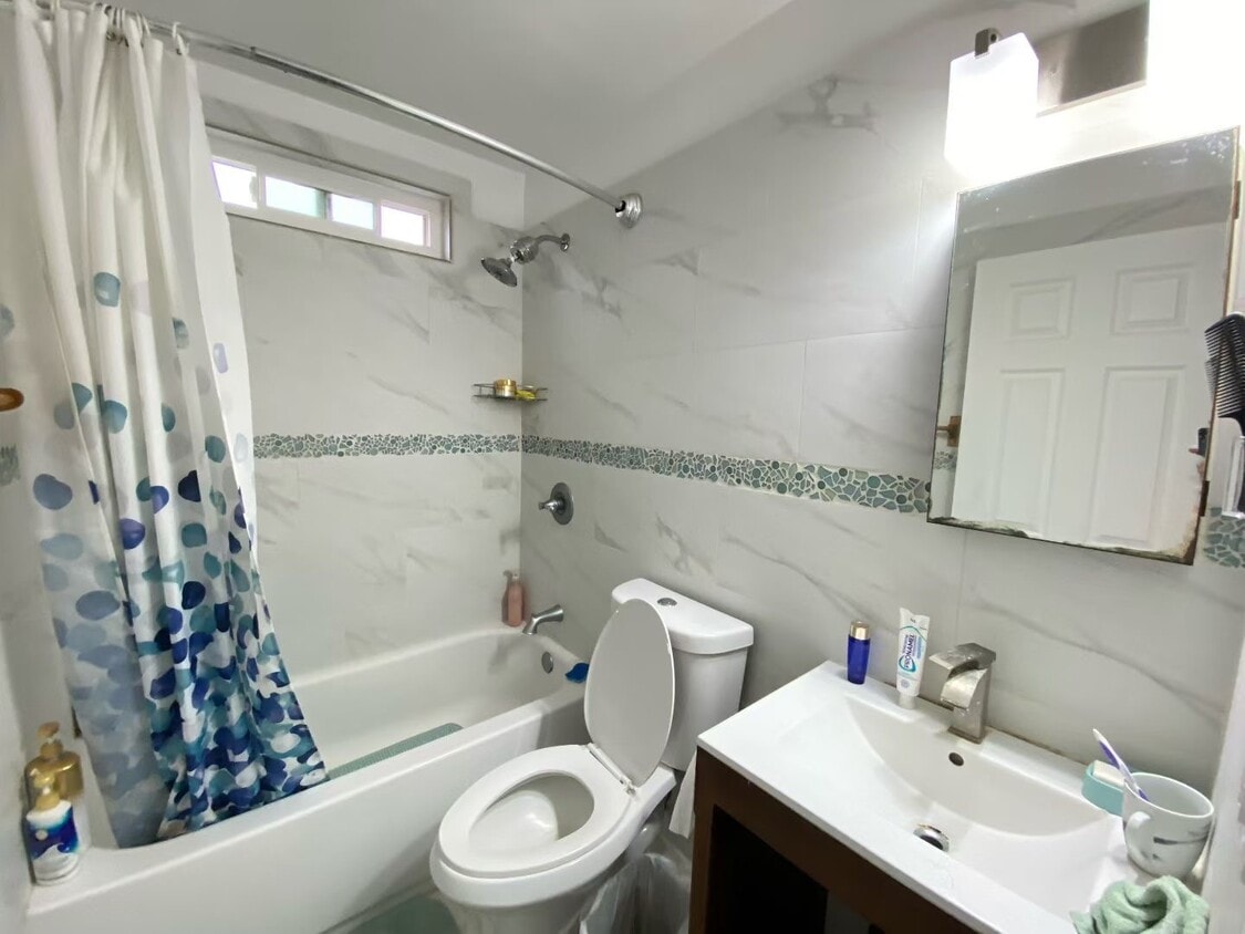 Foto del edificio - 2634 Hillsborough Pl