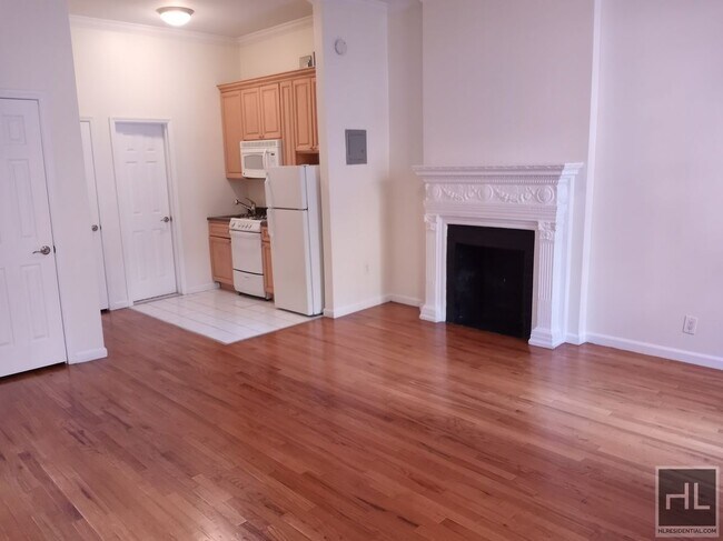 Foto del edificio - BEAUTIFUL EXTRA LARGE STUDIO IN PRIME MIDT...