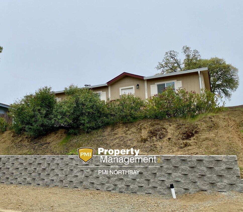 1080 Eastridge Dr, Napa, CA 94558 House Rental in Napa, CA