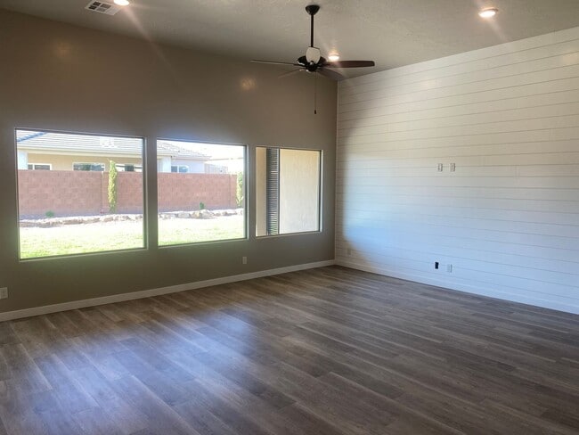 Building Photo - Great Little Valley Home!