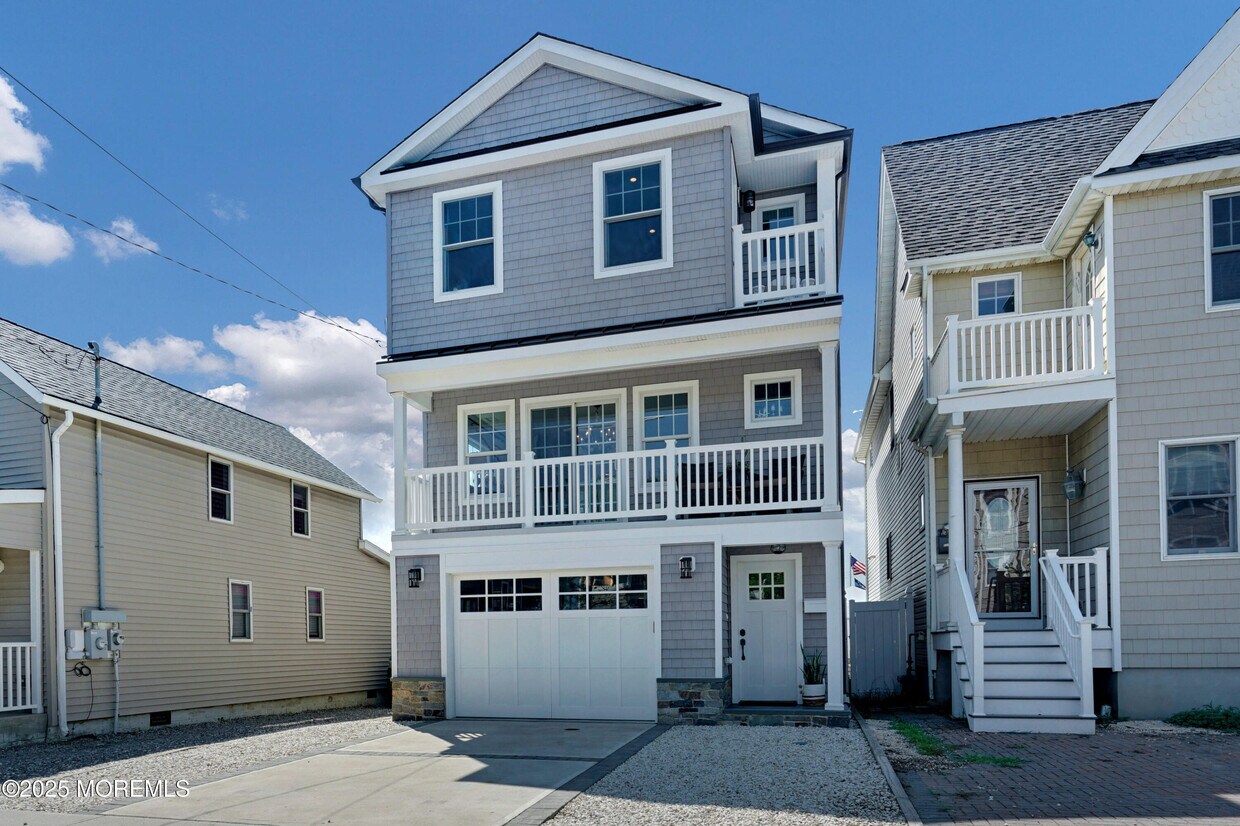 Foto principal - 229 1st Ave