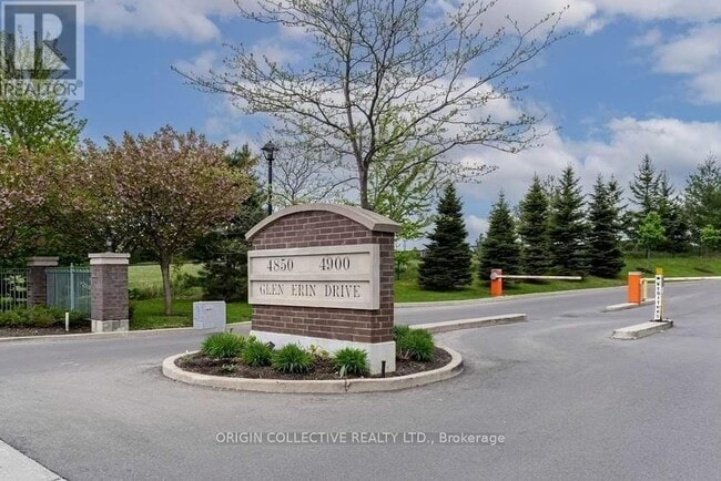 Building Photo - 4900 Glen Erin Dr