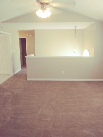Foto del edificio - Now Available! 4 bedroom 3 baths