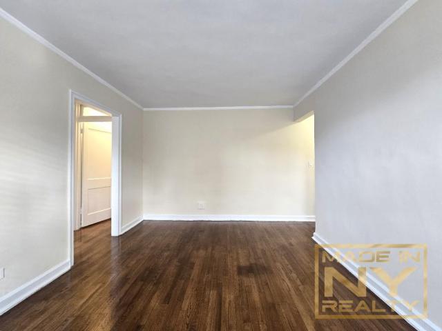 Foto del edificio - 1 bedroom in SUNNYSIDE GARDENS NY 11104