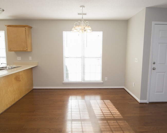 Building Photo - Make this your home today!
