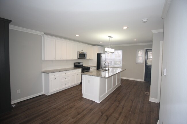 Foto del edificio - 1726-1736 Northwest Blvd
